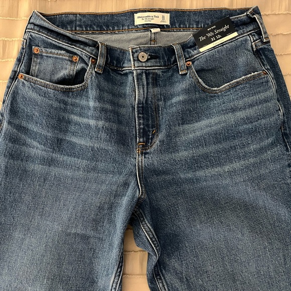 NWT- Abercrombie and Fitch mid rise 90s straight curve love jeans — size 12L - Picture 6 of 7
